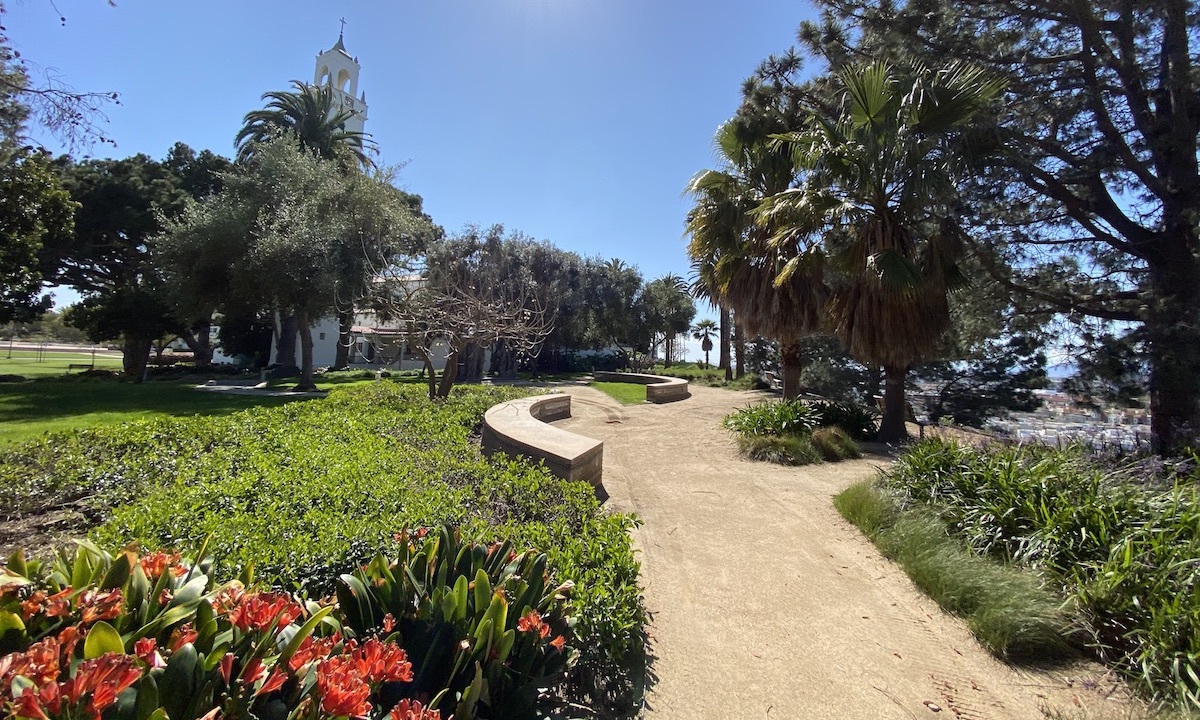 Walkway with plants at LMU